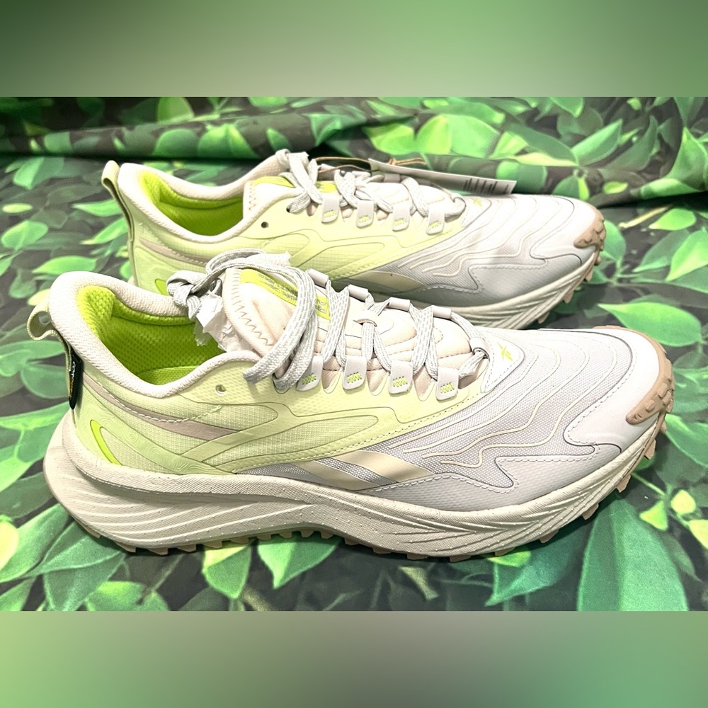 NWT Reebok Women's Gray Green Sneaker Shoes Size 8